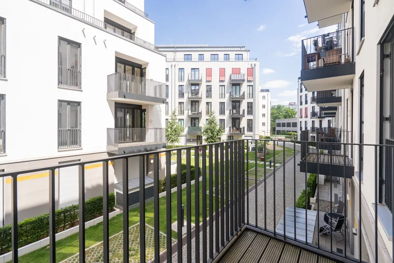 Urban & ruhig | Hochwertige 2-Zimmer-Wohnung direkt an der Spree — photo 1